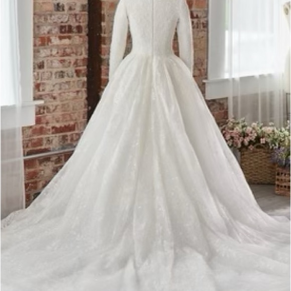 Discontinued Maggie Sottero wedding dress! - Picture 6 of 9